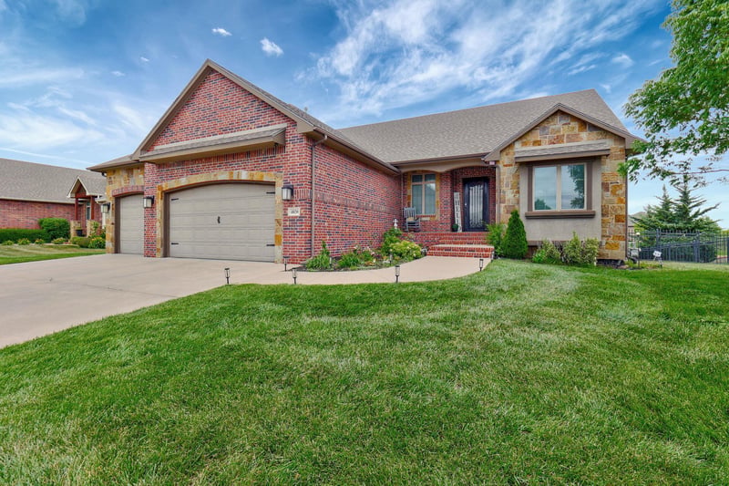 4820 N Indian Oak St, Bel Aire, KS 67226