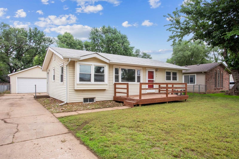 614 W 7th, Haysville, KS 67060-0000