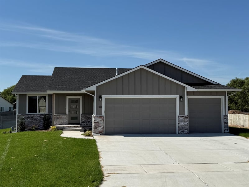 102 Poplar Ct, Goddard, KS 67052