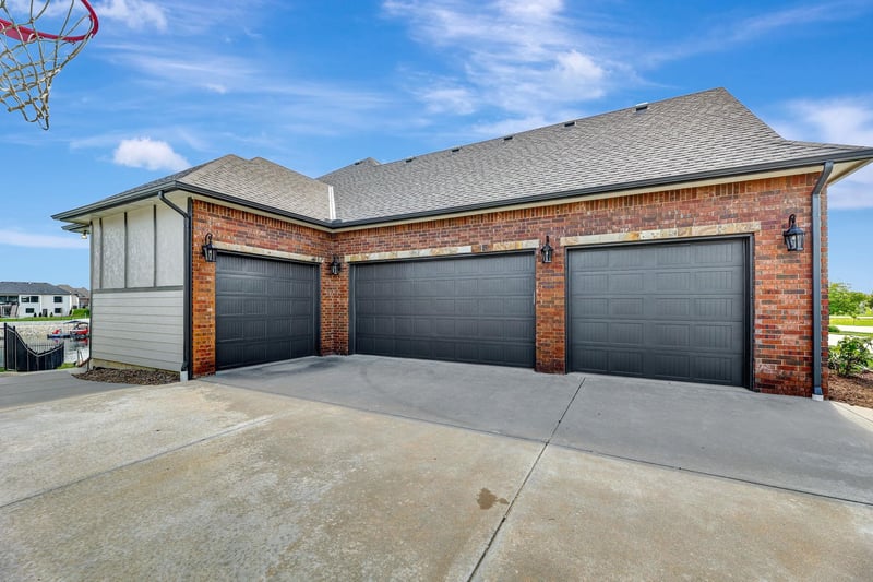 2612 N Paradise Ct, Wichita, KS 67205