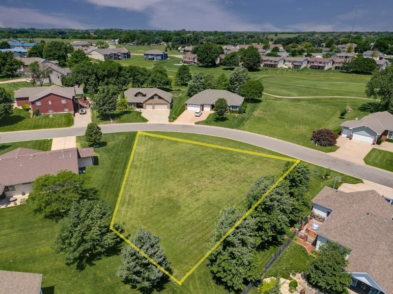 607 Quail Nest Rd, Winfield, KS 67156