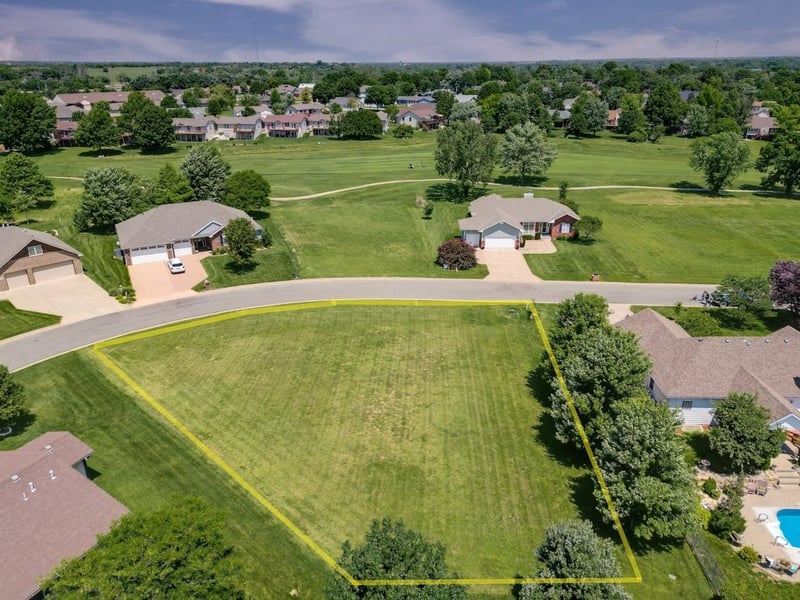 607 Quail Nest Rd, Winfield, KS 67156