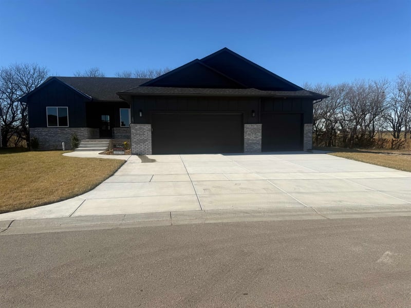 107 S Wellcrest St, Wichita, KS 67052