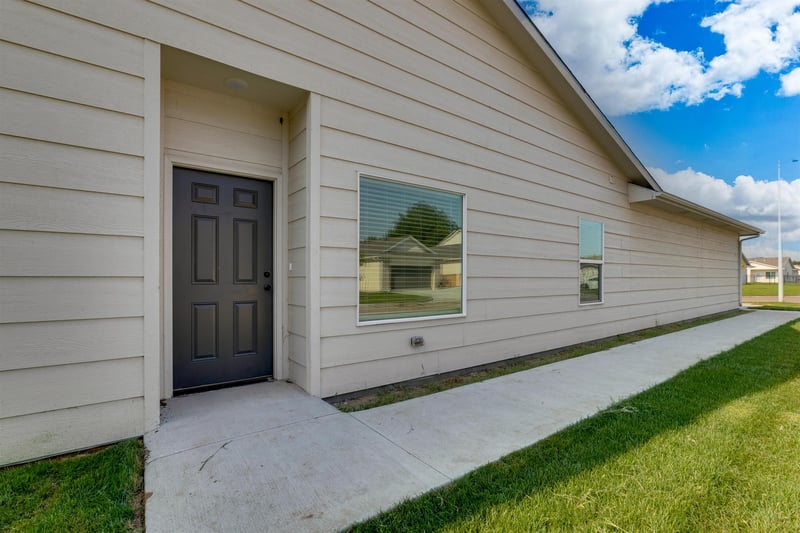 4457-4459 Sandplum St, Wichita, KS 67205