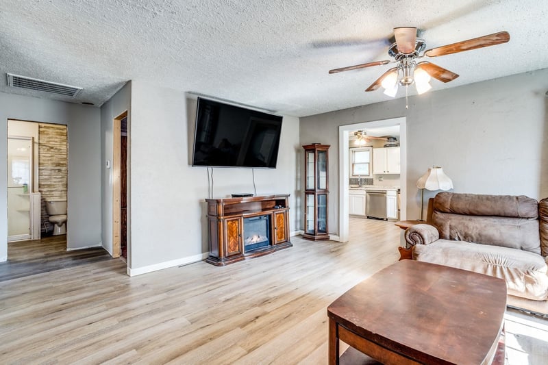 101 S Davidson Ave, Bentley, KS 67016