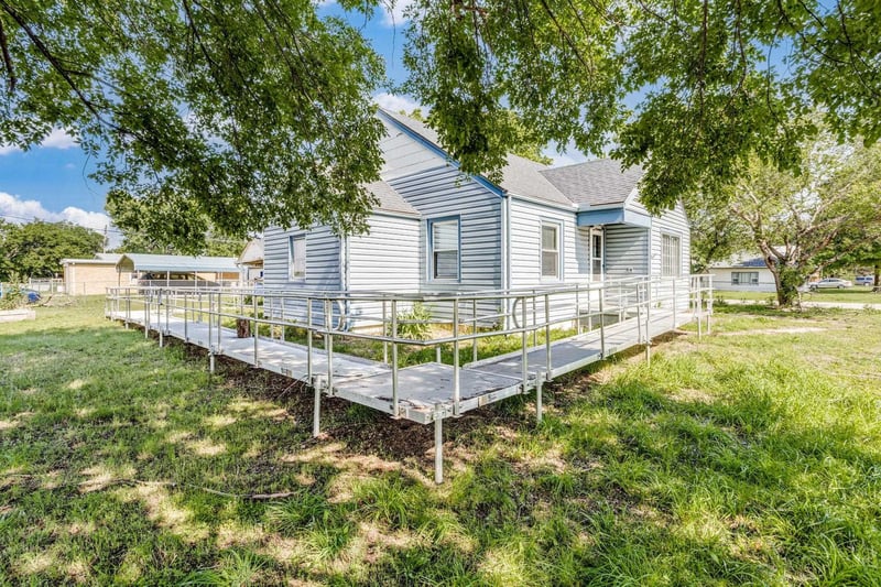 101 S Davidson Ave, Bentley, KS 67016