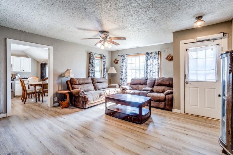 101 S Davidson Ave, Bentley, KS 67016