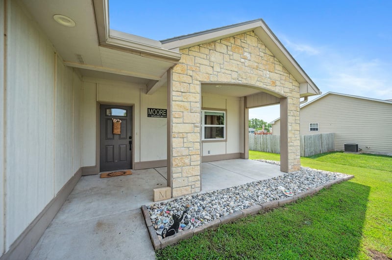 1 Oak Ct, Oxford, KS 67119