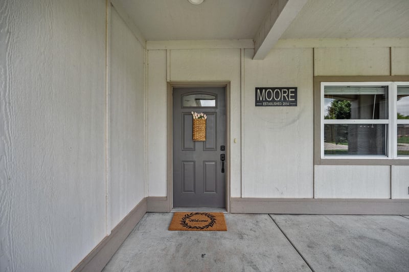 1 Oak Ct, Oxford, KS 67119