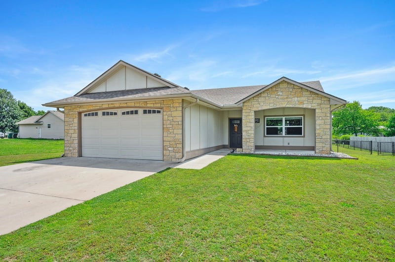 1 Oak Ct, Oxford, KS 67119