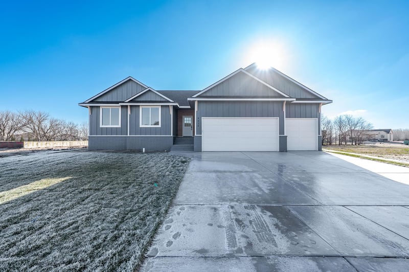 8424 Pebble St, Maize, KS 67101