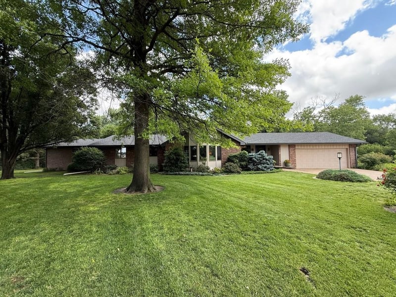 815 NW 4 Ave, Harper, KS 67058