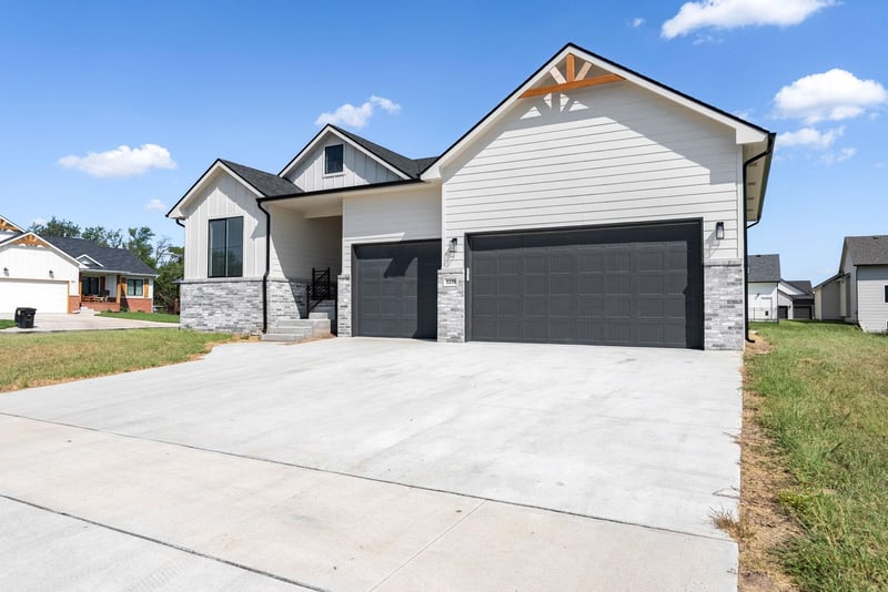 1230 Ravendale Ln, Goddard, KS 67052