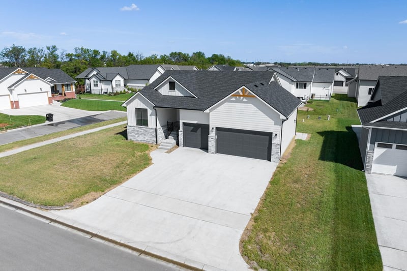 1230 Ravendale Ln, Goddard, KS 67052