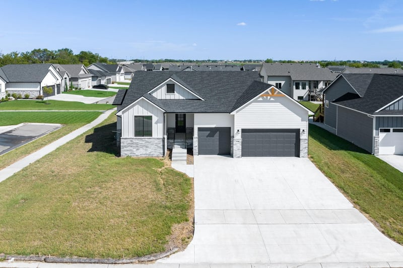 1230 Ravendale Ln, Goddard, KS 67052