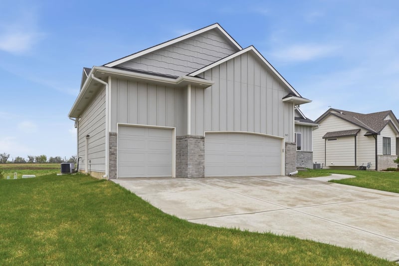 1323 Footbridge St, Goddard, KS 67052