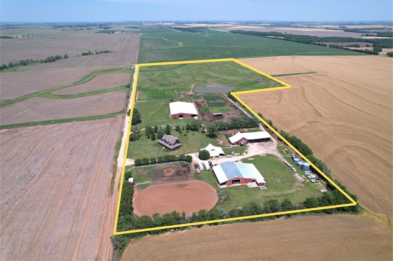 3266 Dove Rd, Abilene, KS 67410