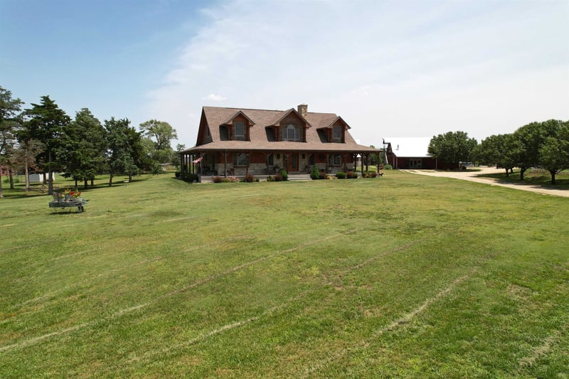 3266 Dove Rd, Abilene, KS 67410