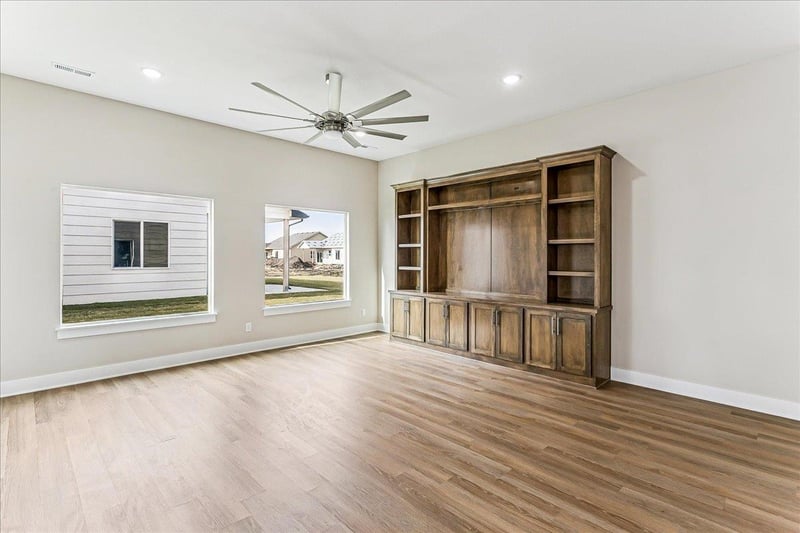 1630 E Appleton St, Valley Center, KS 67147