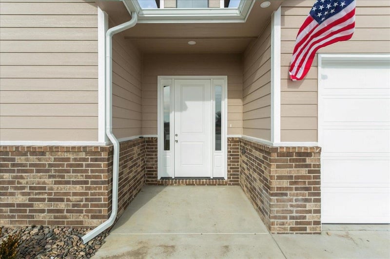 1630 E Appleton St, Valley Center, KS 67147