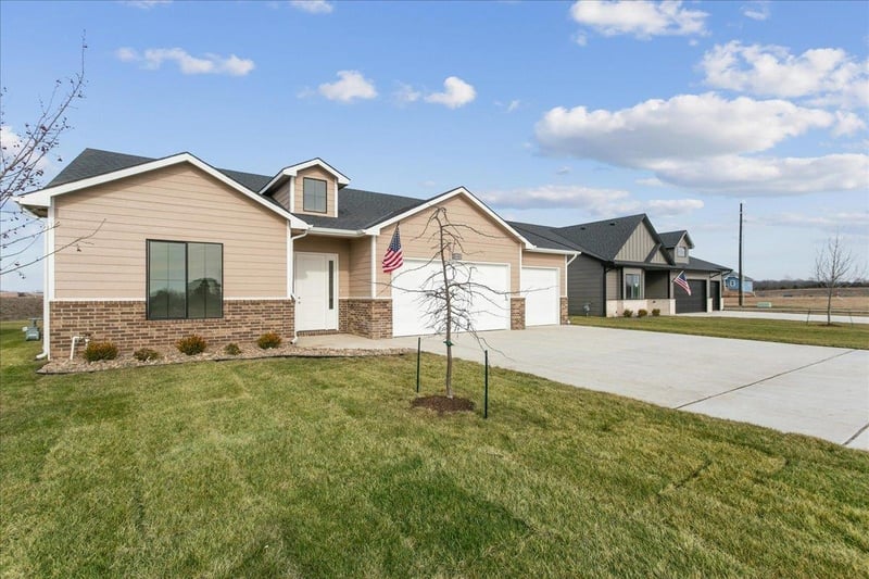 1630 E Appleton St, Valley Center, KS 67147