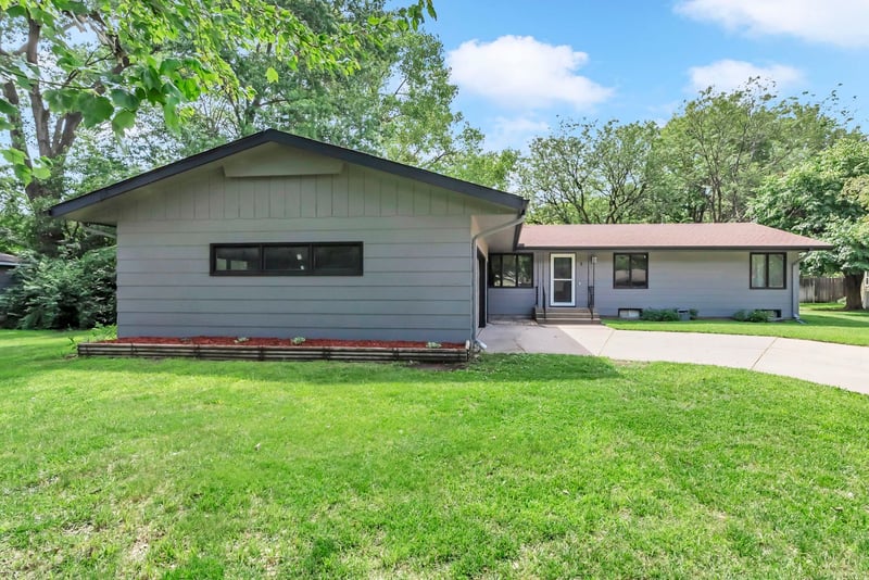 3 Jasper Ct, North Newton, KS 67117