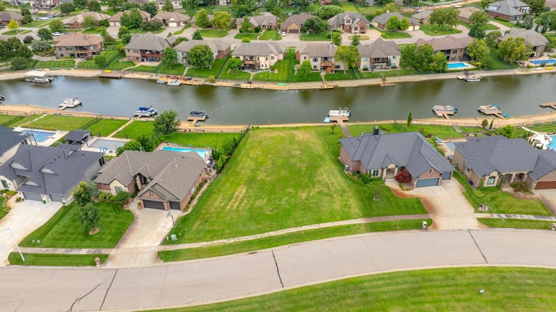 3301 Crystal Beach, Wichita, KS 67204