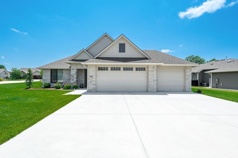 6005 Forbes St, Bel Aire, KS 67220
