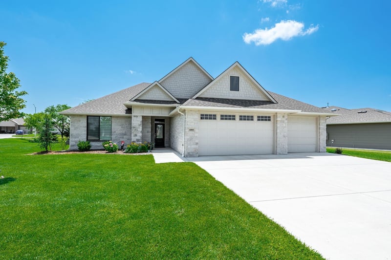 6005 Forbes St, Bel Aire, KS 67220