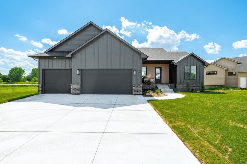 8485 Pebble St, Maize, KS 67101