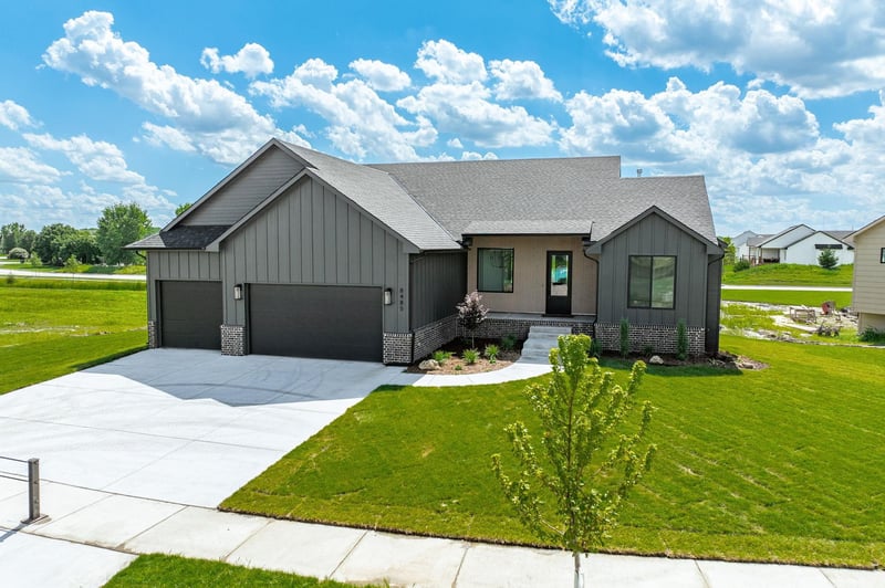8485 Pebble St, Maize, KS 67101