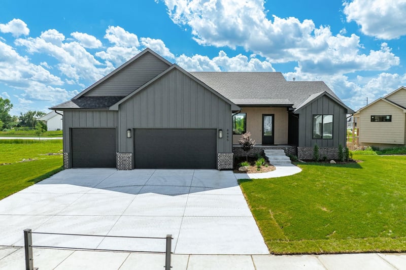 8485 Pebble St, Maize, KS 67101