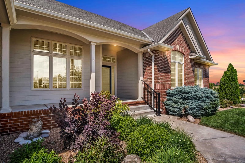 408 Woodside Ct, North Newton, KS 67117