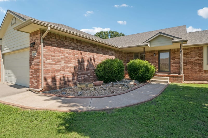 31028 W Bergkamp Dr, Garden Plain, KS 67050