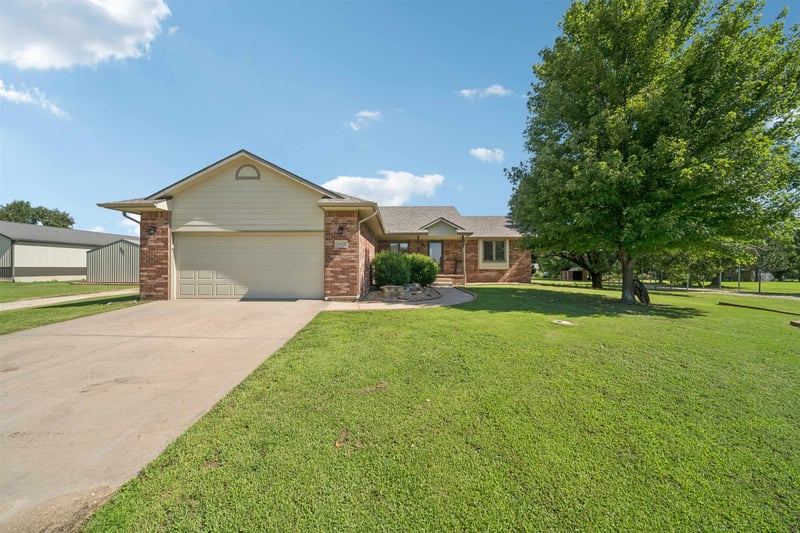 31028 W Bergkamp Dr, Garden Plain, KS 67050