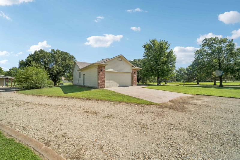 31028 W Bergkamp Dr, Garden Plain, KS 67050