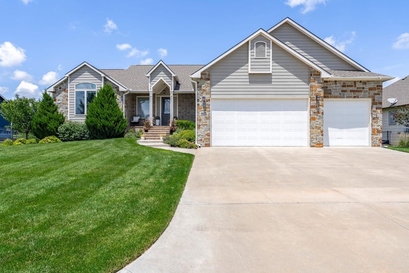 1112 E Park Glen St, Clearwater, KS 67026