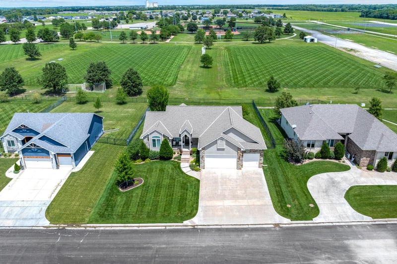 1112 E Park Glen St, Clearwater, KS 67026