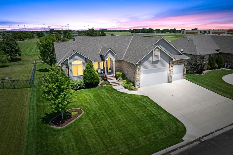 1112 E Park Glen St, Clearwater, KS 67026