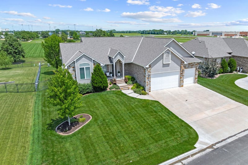 1112 E Park Glen St, Clearwater, KS 67026
