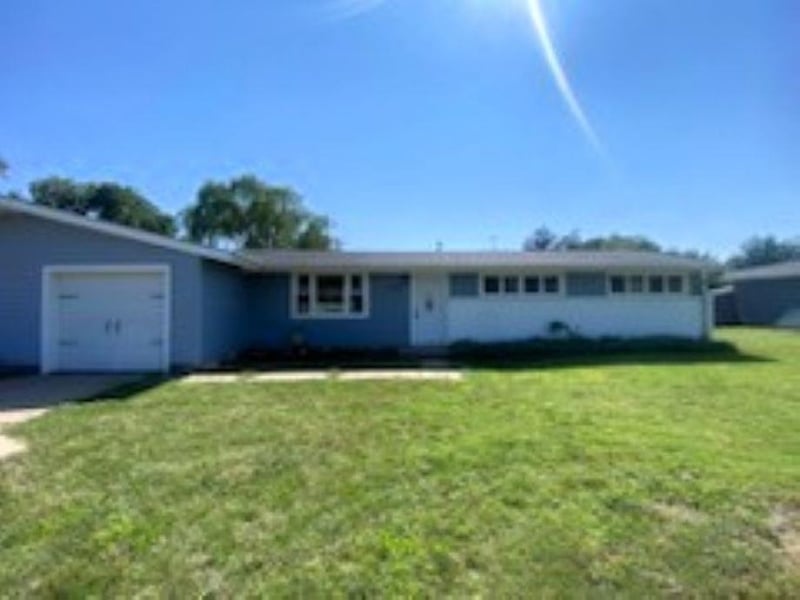 1317 Kingston Dr, Salina, KS 67401