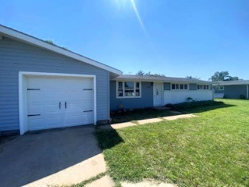 1317 Kingston Dr, Salina, KS 67401