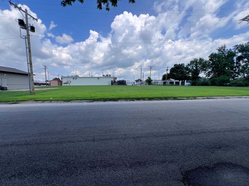 1422 1st St, Arkansas City, KS 67005