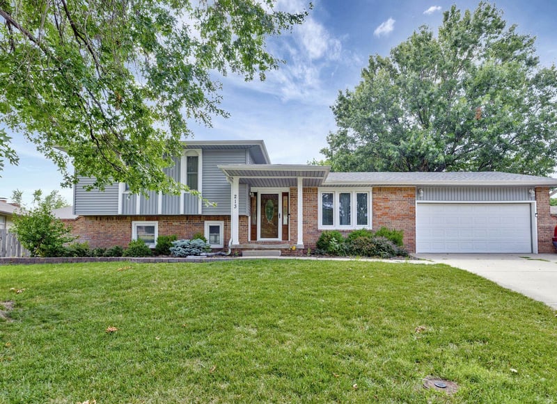 213 Timberlane Ct, Haysville, KS 67060