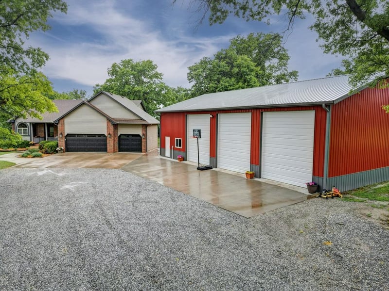 15745 85th Rd, Winfield, KS 67156