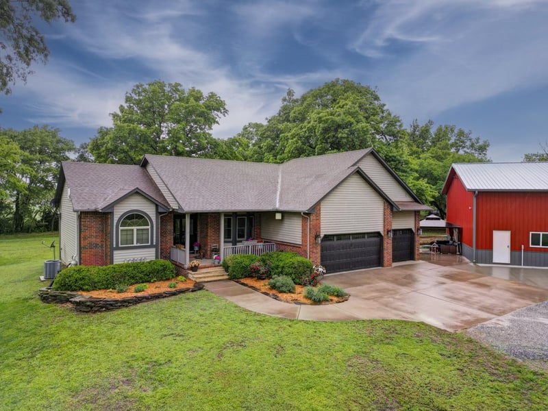 15745 85th Rd, Winfield, KS 67156