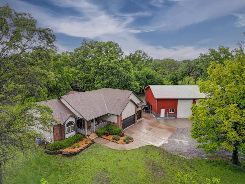 15745 85th Rd, Winfield, KS 67156