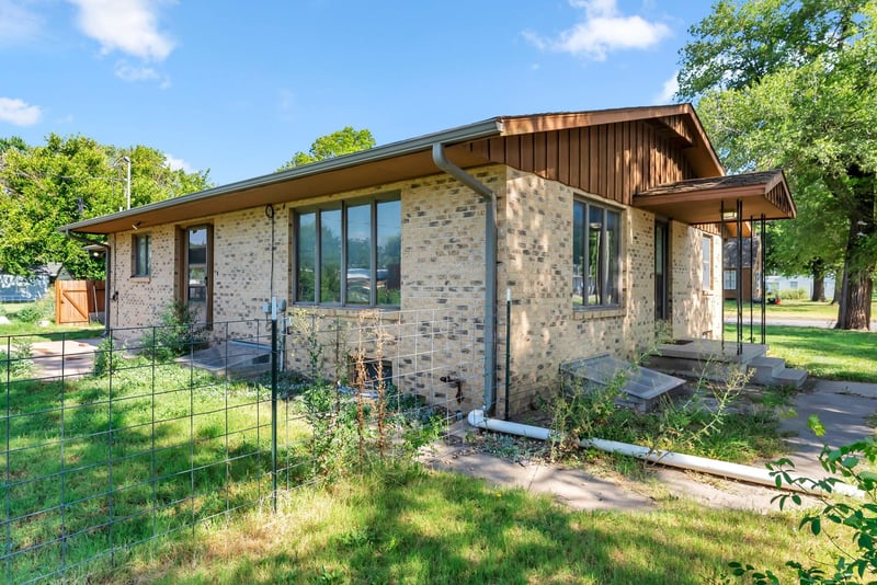 401 Edwards Ave, Moundridge, KS 67107