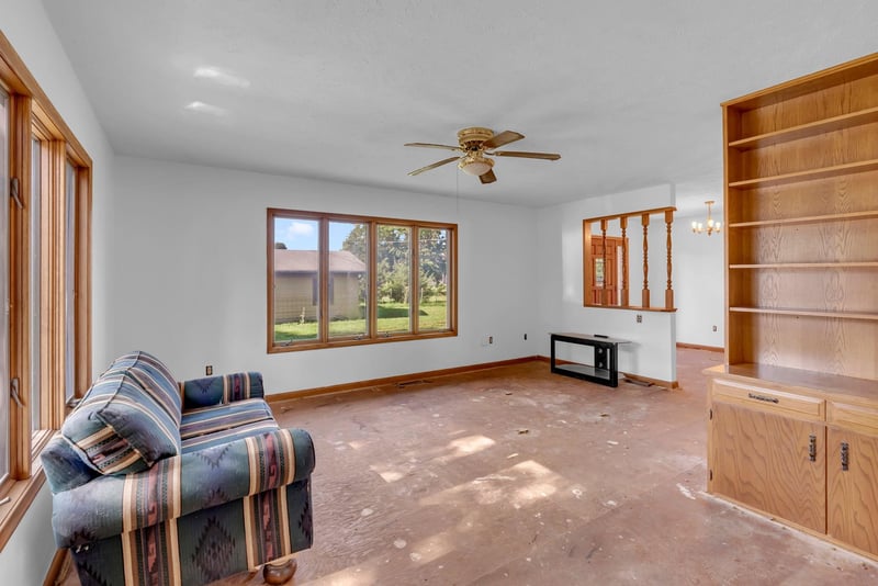 401 Edwards Ave, Moundridge, KS 67107