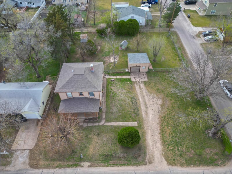825 7th St, Arkansas City, KS 67005